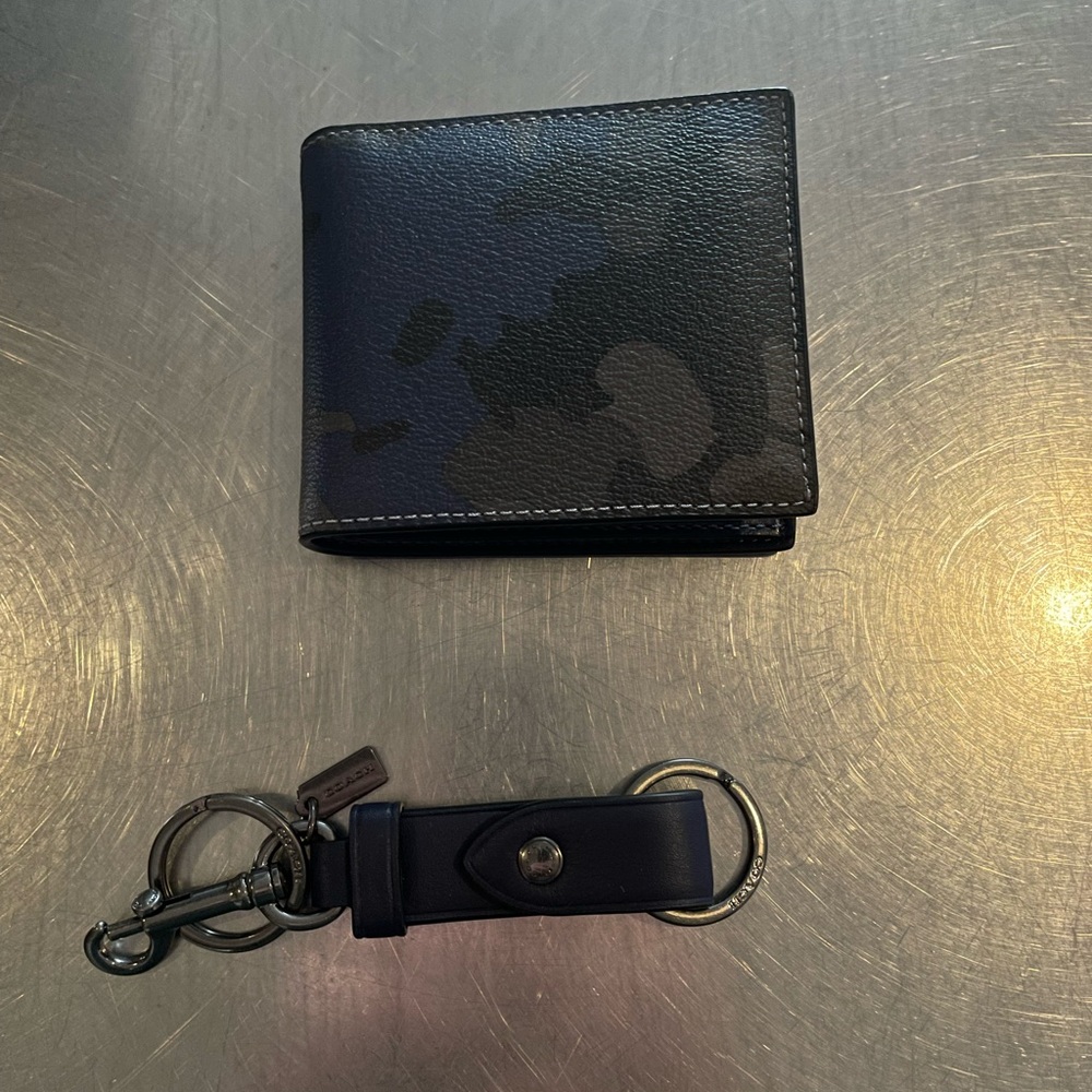 Coach Leather Billfold Wallet and Keyring.